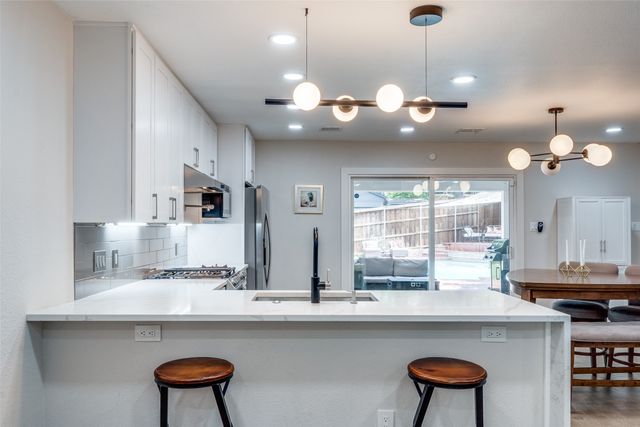 9805 Estate Lane, Dallas, TX 75238