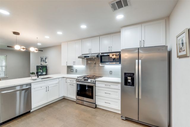 9805 Estate Lane, Dallas, TX 75238