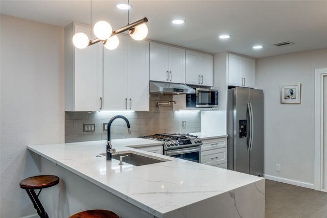 9805 Estate Lane, Dallas, TX 75238