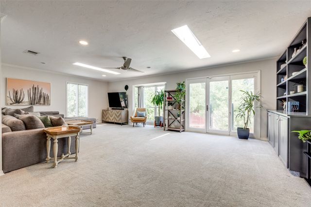 9805 Estate Lane, Dallas, TX 75238