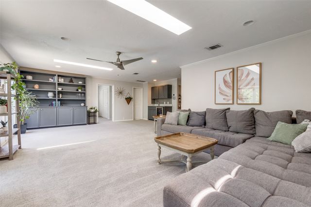 9805 Estate Lane, Dallas, TX 75238