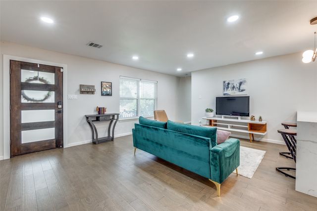 9805 Estate Lane, Dallas, TX 75238