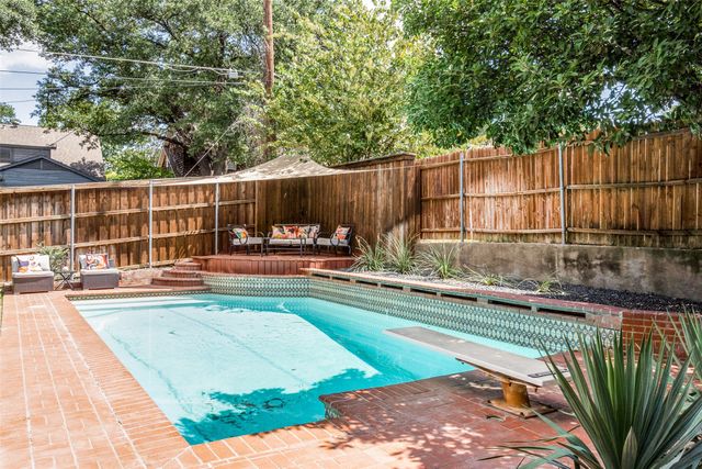 9805 Estate Lane, Dallas, TX 75238
