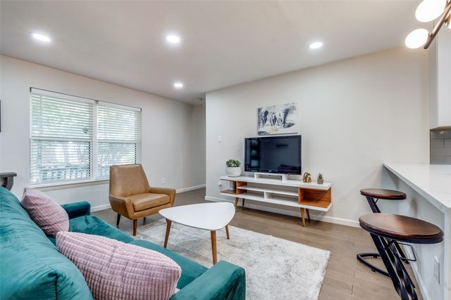 9805 Estate Lane, Dallas, TX 75238