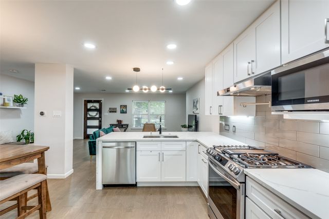 9805 Estate Lane, Dallas, TX 75238