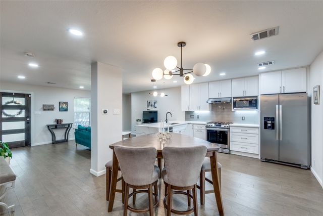 9805 Estate Lane, Dallas, TX 75238