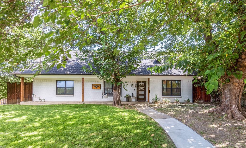 9805 Estate Lane, Dallas, TX 75238
