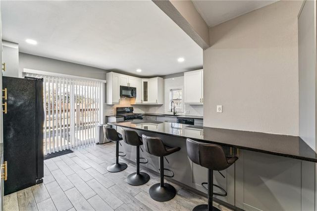 2824 Tracy Avenue, Kansas City, MO 64109