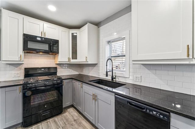 2824 Tracy Avenue, Kansas City, MO 64109