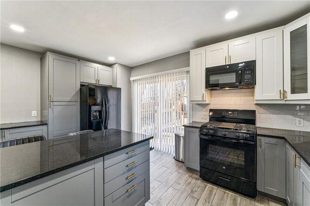 2824 Tracy Avenue, Kansas City, MO 64109