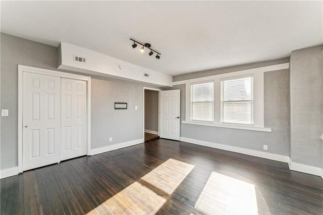 2824 Tracy Avenue, Kansas City, MO 64109