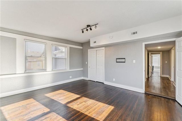 2824 Tracy Avenue, Kansas City, MO 64109