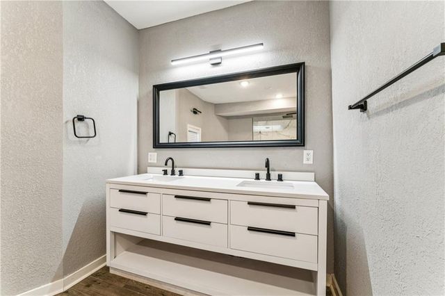 2824 Tracy Avenue, Kansas City, MO 64109