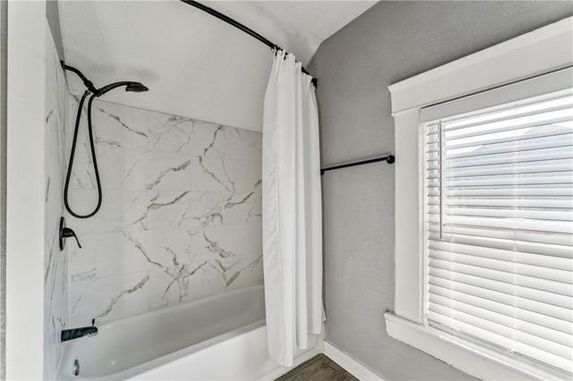 2824 Tracy Avenue, Kansas City, MO 64109