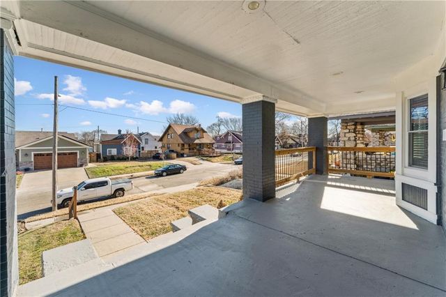 2824 Tracy Avenue, Kansas City, MO 64109