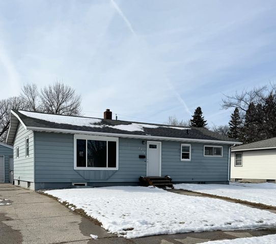 2311 8th Street S, Moorhead, MN 56560