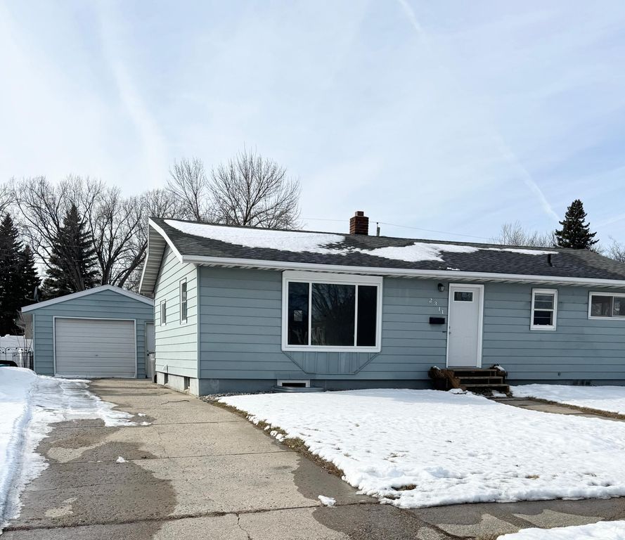2311 8th Street S, Moorhead, MN 56560
