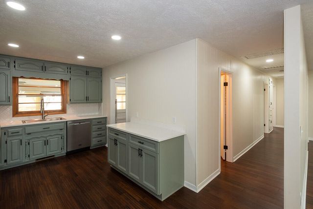 4044 S Broadway Avenue, Springfield, MO 65807