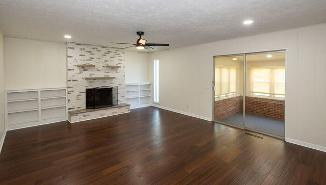 4044 S Broadway Avenue, Springfield, MO 65807