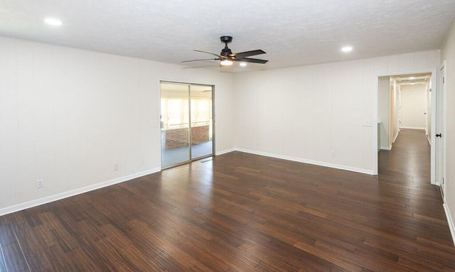 4044 S Broadway Avenue, Springfield, MO 65807