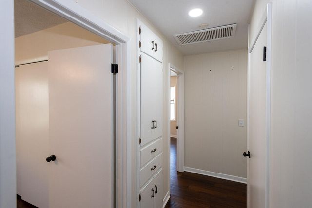 4044 S Broadway Avenue, Springfield, MO 65807