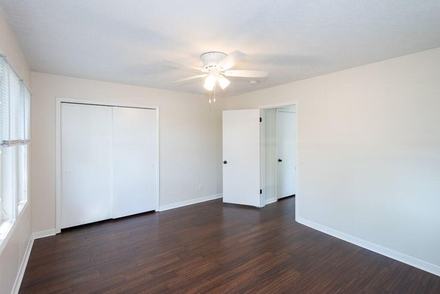 4044 S Broadway Avenue, Springfield, MO 65807