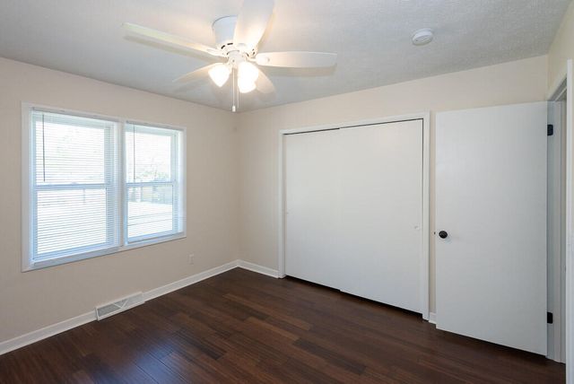 4044 S Broadway Avenue, Springfield, MO 65807