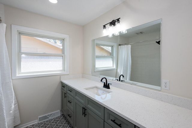 4044 S Broadway Avenue, Springfield, MO 65807