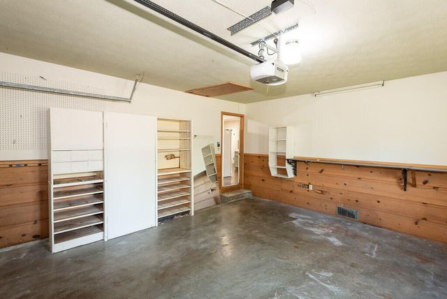 4044 S Broadway Avenue, Springfield, MO 65807