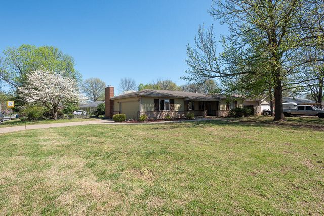 4044 S Broadway Avenue, Springfield, MO 65807