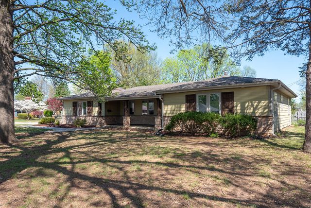 4044 S Broadway Avenue, Springfield, MO 65807