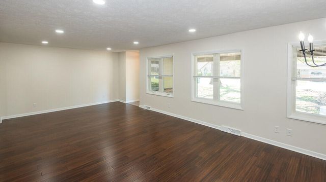 4044 S Broadway Avenue, Springfield, MO 65807