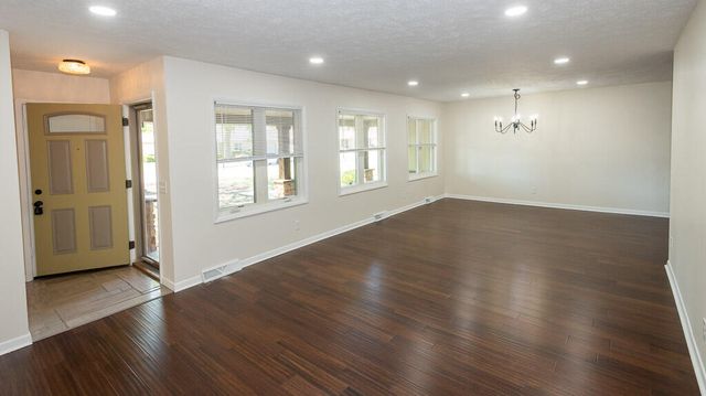 4044 S Broadway Avenue, Springfield, MO 65807