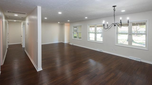 4044 S Broadway Avenue, Springfield, MO 65807