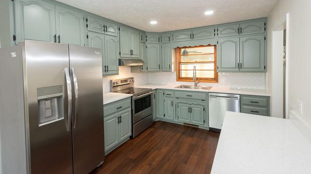 4044 S Broadway Avenue, Springfield, MO 65807