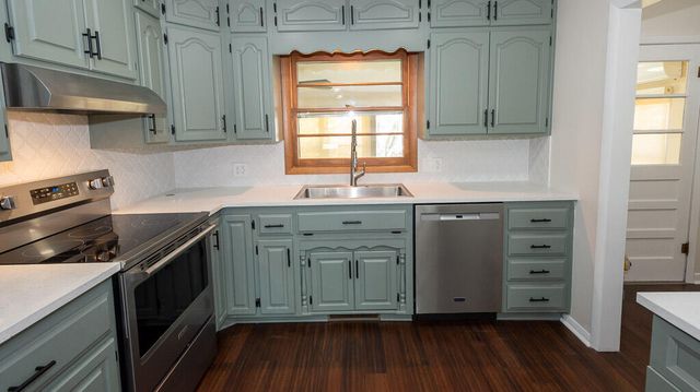 4044 S Broadway Avenue, Springfield, MO 65807