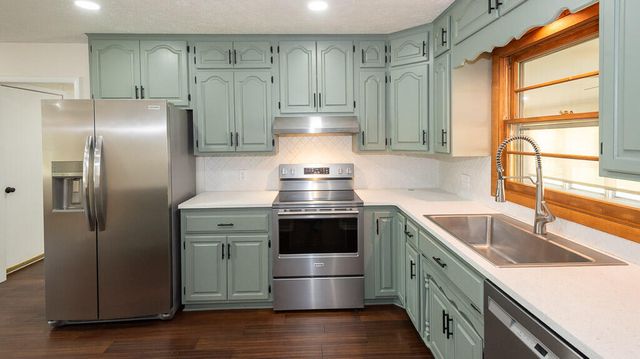 4044 S Broadway Avenue, Springfield, MO 65807