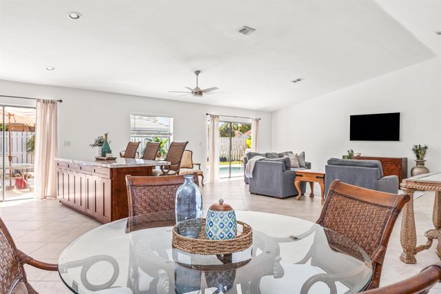 454 Prairie Rose Lane, Boca Raton, FL 33487