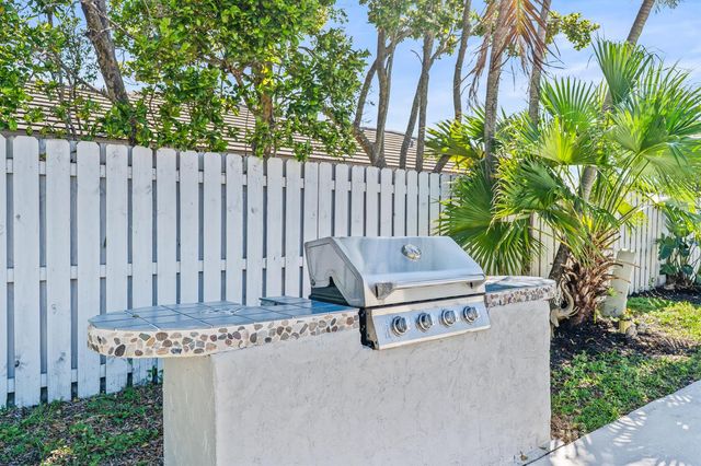 454 Prairie Rose Lane, Boca Raton, FL 33487