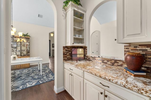 9400 STRATUS DR, Dripping Springs, TX 78620