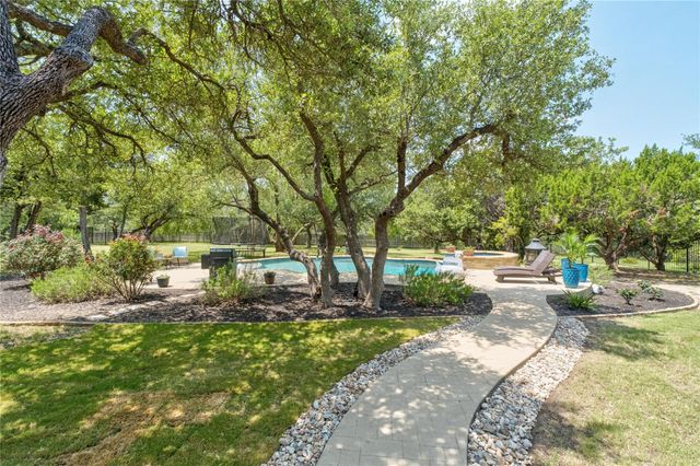 9400 STRATUS DR, Dripping Springs, TX 78620