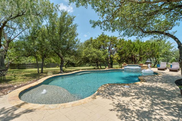 9400 STRATUS DR, Dripping Springs, TX 78620