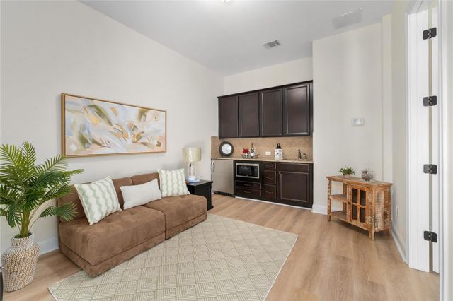 9400 STRATUS DR, Dripping Springs, TX 78620