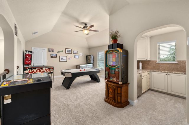 9400 STRATUS DR, Dripping Springs, TX 78620