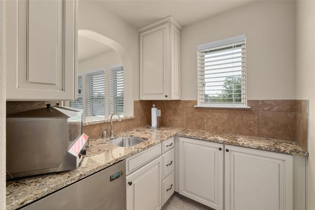 9400 STRATUS DR, Dripping Springs, TX 78620