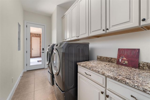 9400 STRATUS DR, Dripping Springs, TX 78620