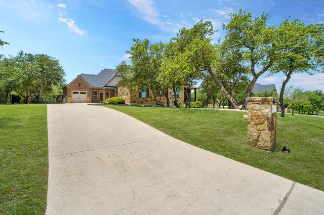 9400 STRATUS DR, Dripping Springs, TX 78620