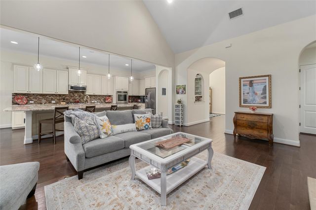 9400 STRATUS DR, Dripping Springs, TX 78620
