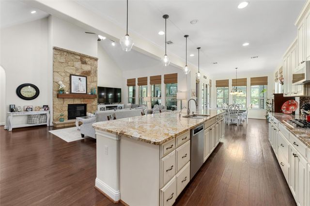 9400 STRATUS DR, Dripping Springs, TX 78620