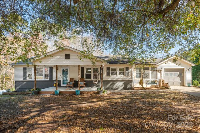 21 Walker Street Extension, Columbus, NC 28722